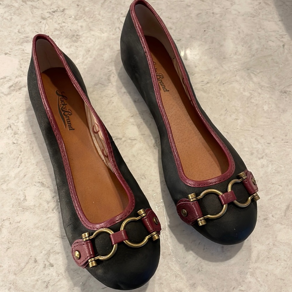 Never worn Lucky Brand flats